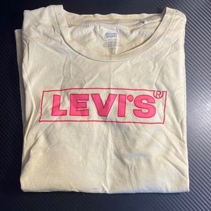 Women’s Levi’s T-shirt